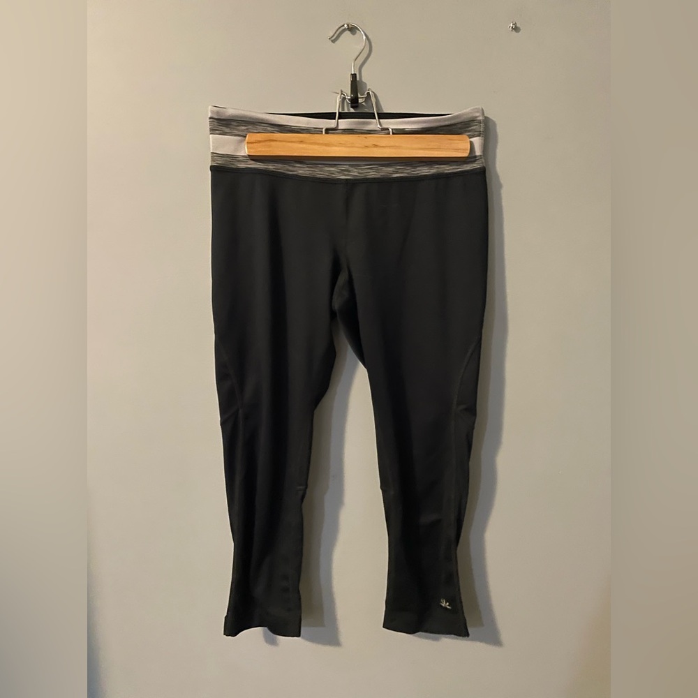 Lukka Black Capri Leggings